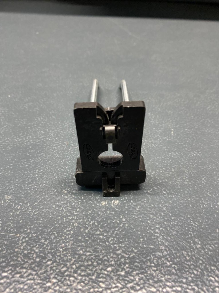 Крючок двойной 100 мм купить в Екатеринбурге Крючок двойной 100 мм купить в Екатеринбурге