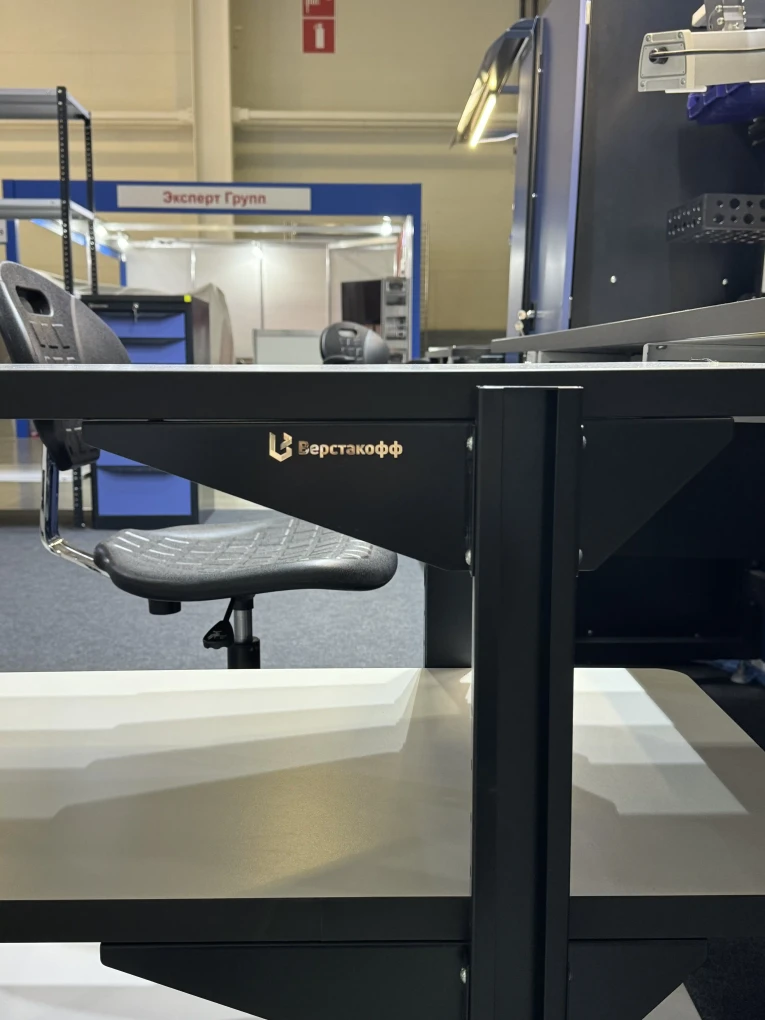 Подкатной антистатический стол SPC A купить в Екатеринбурге Подкатной антистатический стол SPC A купить в Екатеринбурге